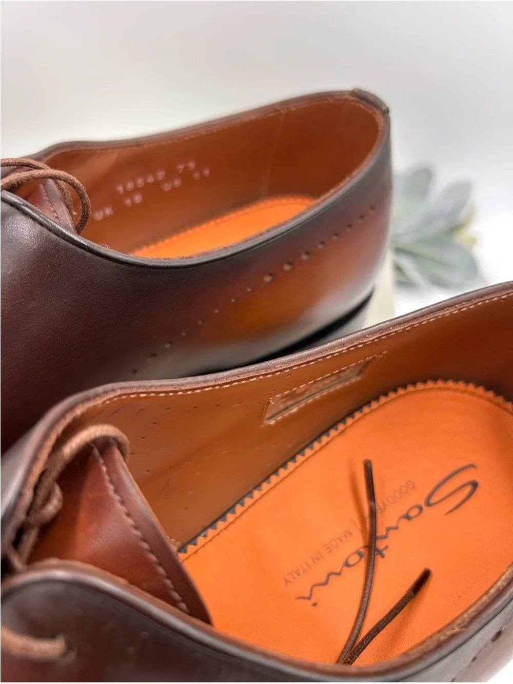 Santoni Men’s  gradient Brown Burnished Leather Oxford Shoes. Size 11